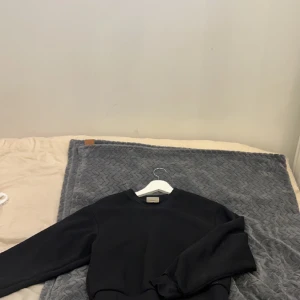 Sweatshirt  - Säljer denna sweatshirt från Gina Tricot som är använd ett par gånger. Strl Xxs.