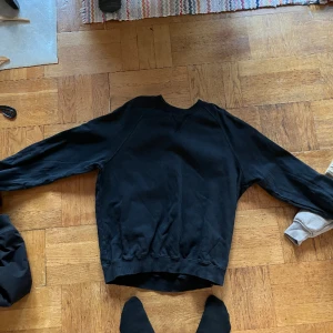 Svart tröja Strl L - Svart tröja i Storlek L