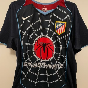 Athlrtico Madrid 2004-05 - 2004-2005 athletico Madrid tröja 349kr Helt ny
