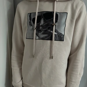Limitato hoodie - Säljer pga att den inte kommer till användning. Den är nästan i ny skick och köpt på Nk i Göteborg 