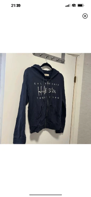 Hollister kofta - Kofta från hollister i marinblå färg