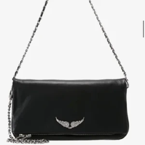 Zadigväska - En jättefin Zadig väska,lägger ut för har tröttnat lite på den. Har bara  korta bandet kvar! Kan ändra  priset för snabb affär!