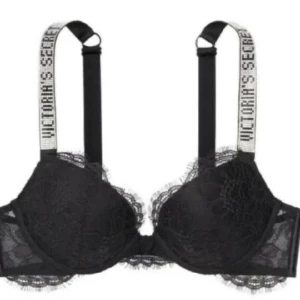 Victoria secret bh - Säljer denna helt nya vs bh-n då jag har två likadana❣️ som ny, använda ca 1-2 ggr, PRIS KAN DISKUTERAS😊 köpt för 1099kr💗 amerikansk storlek, 64A men passar ca 75A-70B