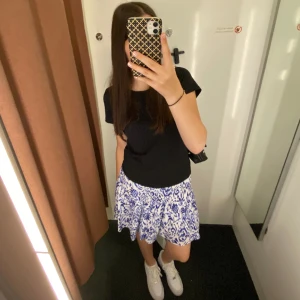 kjol  - så fin kjol från Gina 🪩 100kr + frakt <3 