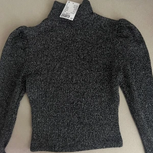 Glittertopp - Perfekt till nyår! Oanvänd med lappen kvar från h&m💕 storlek XS