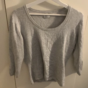 Grå tjocktröja - Inget fel står L men är s/m