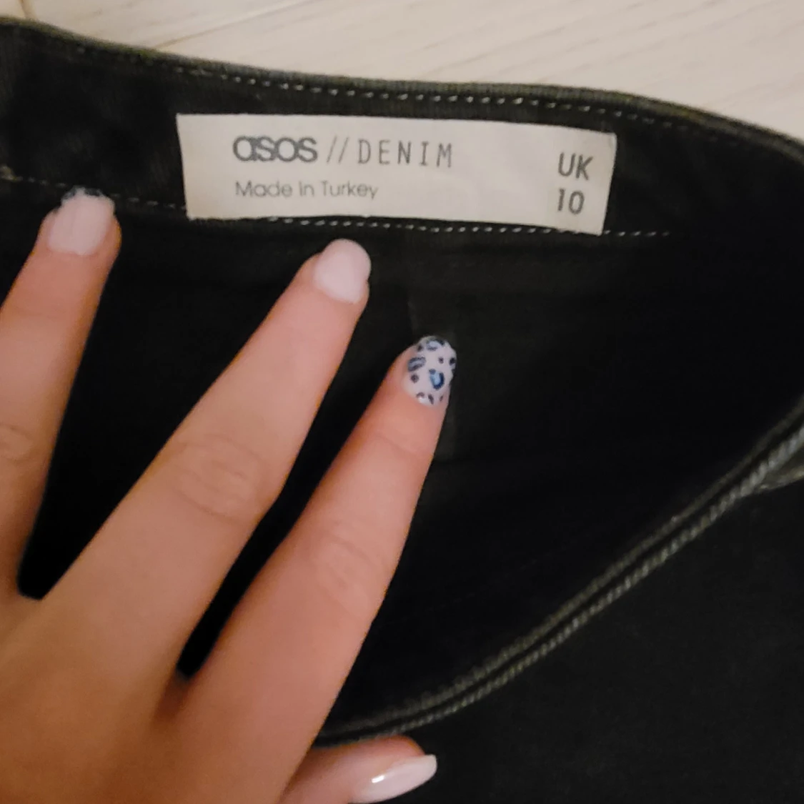 Svart denim minikjol  - 91