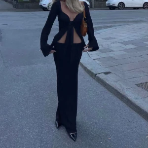 Design by Si topp - Säljer denna design by si toppen pga den ej kommer till användning/ fåtal gånger använd och i fint skick. Storlek M/L säljer för 350kr 