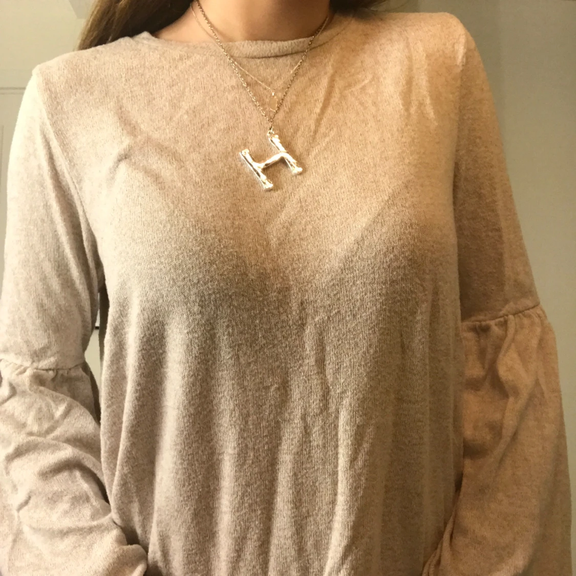 Beige tröja med volangärmar 🤍