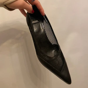 Kittenheels  - As feta svarta kittenheels. Märke: Vagabond. Storlek: 39