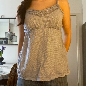 Randigt linne  - Randigt linne, perfekt för sommaren! Säljer då den inte kommer till användning 