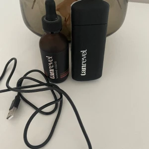 Tanrevel - Tan revel med ca 1/4 vätska kvar och laddsladd. Sparsamt använd.