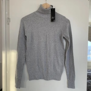 Polotröja - Säljer denna polotröja från Cubus i storlek S , helt oanvänd💓