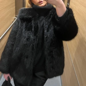 Pälsjacka - Slutsåld pälsjacka, perfekta modellen!❤️