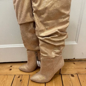 Helt oanvända fest klackar! - Glittriga balla klackar!  Oanvända i stl 39/40