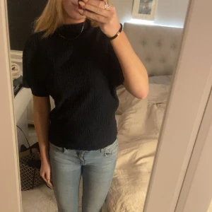 Topp  - Fin mörkblå topp från zara, fint skick 