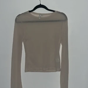 Mesh topp - Aldrig använd, då den ej såg ut som jag tänkte mig. Är i nyskick.  Köparen står för frakten.