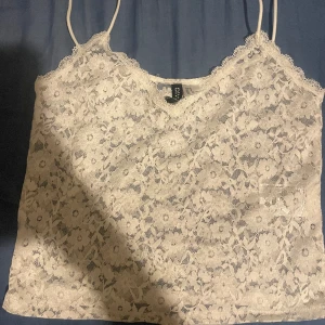 vit spets linne - aldrig använd, ny utan prislapp