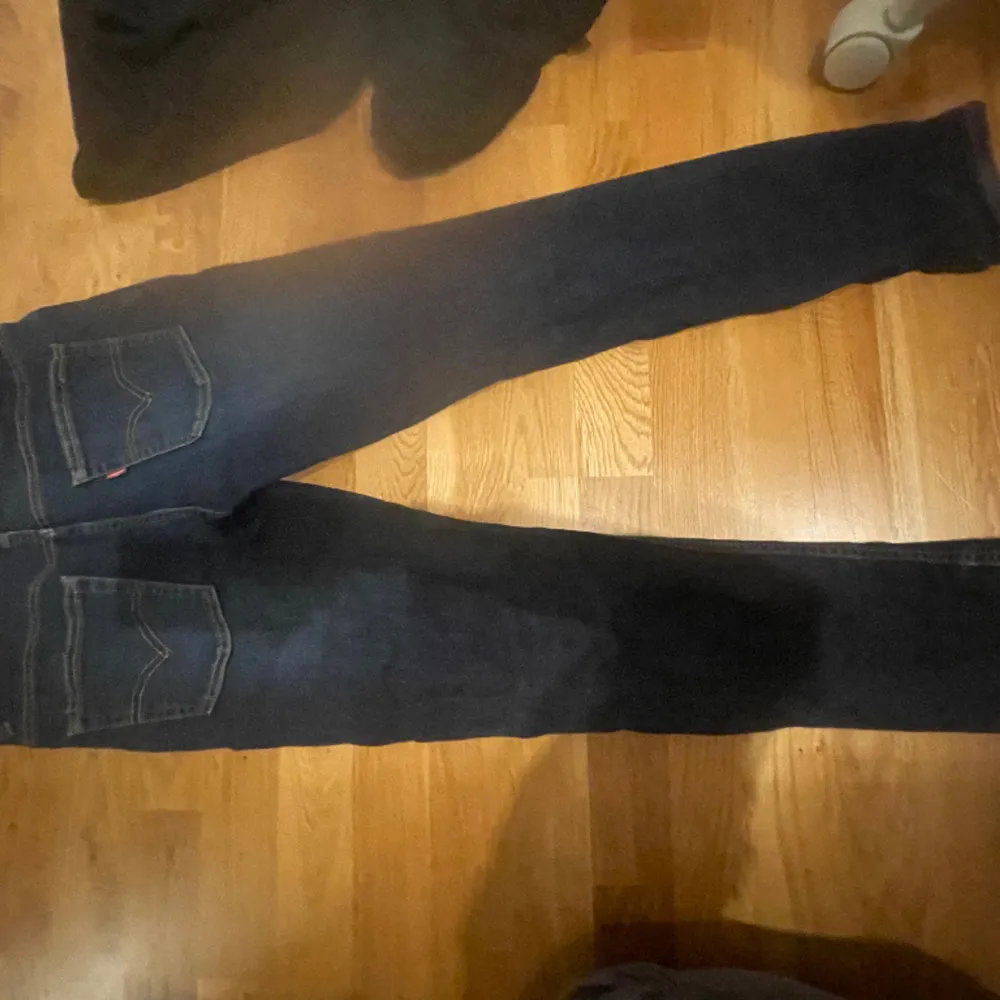 Sköna Levis jeans riktigt schysta. Jeans & Byxor.