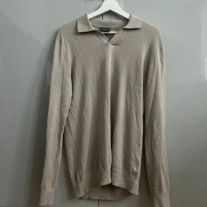 H&M pikétröja  - Beige långärmad pikétröja från H&M i storlek L
