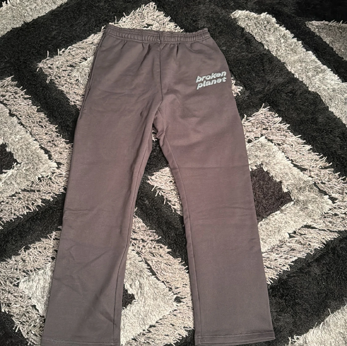 Broken planet byxor