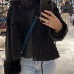 Jeansjacka missguided  - Säljer min älskade jeansjacka från missguided det följer med både ”puff” till ärmar och krage 