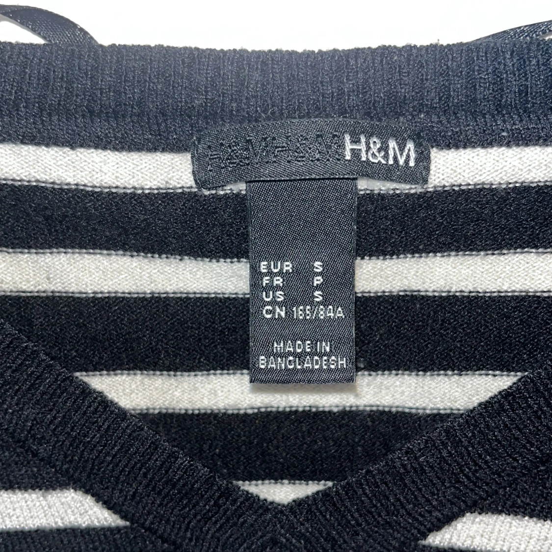 Randig svartvit tröja  - 91