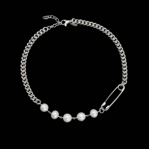 Maria Nilsdotter Halsband  - Fantastiska The Rebel Necklace -  freshwater pearl från Maria Nilsdotter.   Fint skick knappt använt! Finns kvitto.  Hämtas helst i Sthlm innerstad.   