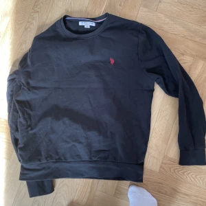 Us polo assn  - Storlek M, ny skick, aldrig använt, köpt för 600kr. Pris kan diskuteras.