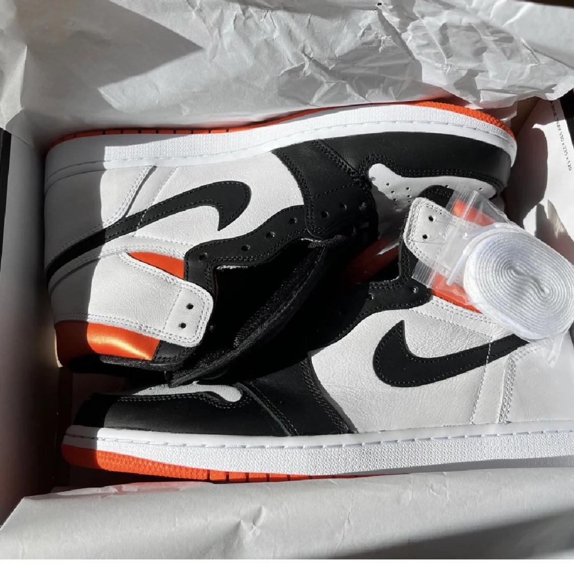 Jordan 1 "Electro orange"