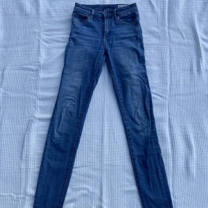 Jeans crocker - Jeans från crocker! Använda men fortfarande bra skick! Modellen heter pow high i strl 26/34