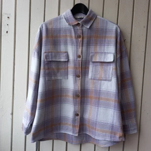 Lavender flannel oversized shirt - Soft, comfy shirt. Good for sizes L-XL (oversize for L).  100% cotton.  Length 74 cm. Shoulder width 62 cm. Sleeve length (from the underarm) 40 cm. Underarm width 58 cm.