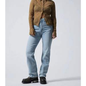 Weekday jeans i modellen Rowe, storlek 24/32. Köpare står för frakt💕 nypris 590
