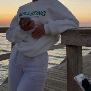 vit tröja gina tricot - snygg tröja som köptes från gina tricot i storlek XS🤍