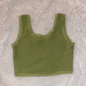 Grön topp - Skriv för fler bilder <3