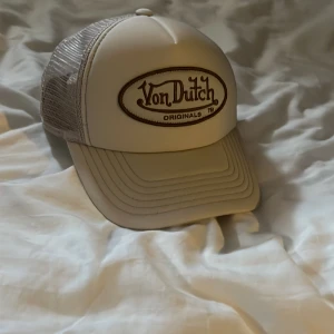 Von Dutch Truckerkeps - Säljer denna keps då den inte passade mig så bra, nyskick, använd 1-2 ggr bara!