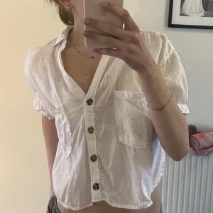 Linne skjorta - Säljer denna linne skjorta ifårn zara, den är använd fåtalgånger och som ny. 