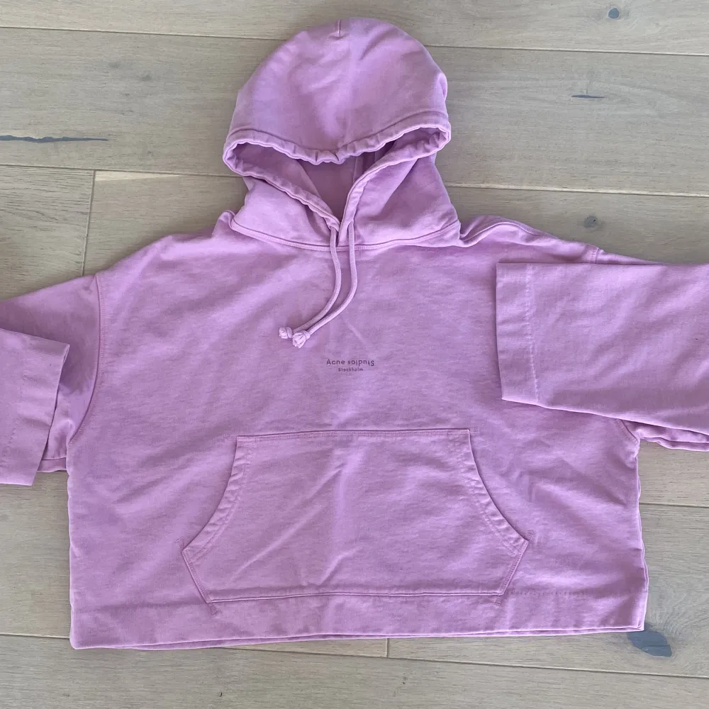 Säljer denna hoodie från Acne Studios! Jätte bra skick💗💗. Hoodies.