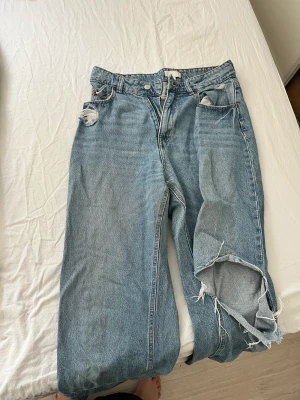 Jeans  - Jeans från hm typ nya använt 1-2 gånger❤️