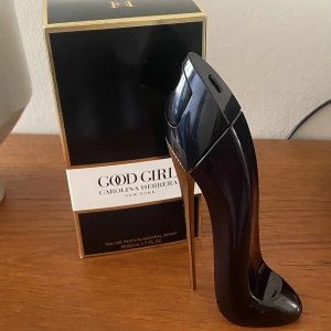 Parfym  - Säljer parfymen ”Good Girl” EDP 🫶🏼 doftar så himla gott men tycker tyvärr inte att den passar mig vilket är varför jag säljer den. Knappt använd 🪐