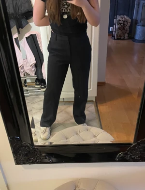 Kostym byxor - Använda typ 2 gånger, säljer för har två par. I fint skick. Från Gina 