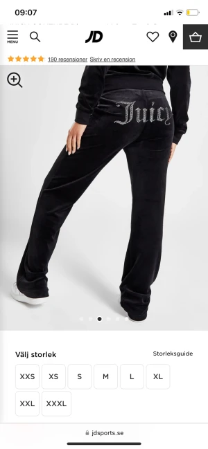 🖤juicy byxor 🖤 - Jag säljer mina juicy couture byxor i storlek xxs. Köpte dem för 850 men säljer dem för 650 för att de har låsnat några diamanter för bak. Skriv för frågor eller bilder🥰