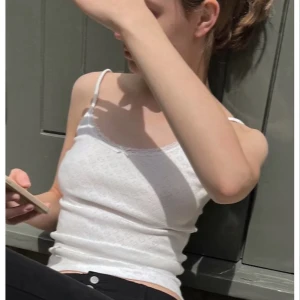 Linne - Linne från Brandy Melville som inte kommer till användning längre, fint skick!🤍frakt kostar 54 kr!