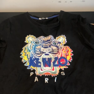 Kenzo tshirt - Storlek xl barnstorlek,passar small Köpt av en vän för 900 