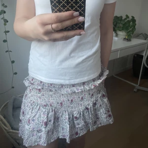 Neo Noir Kjol - Gullig kjol från Neo Noir💖💖 perfekt till sommaren, nyskick aldrig använt 