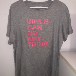 Zadig & Voltaire t-shirt - Tröja från zadig & Voltaire i strl L, jag har använt den som oversize så funkar alla möjliga storlekar🥰 är äkta och i världens lenaste material!