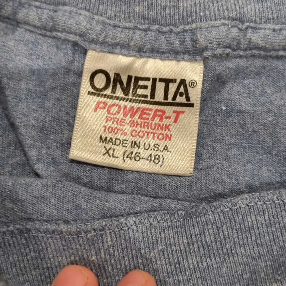 Sjukt snygg och sällsynt Vintage single stitch musse pigg tröja med Disney trademark den är k Bra skick och Som ny. Den är ifrån 90 talet. Den har en skön boxy fit. T-paidat.