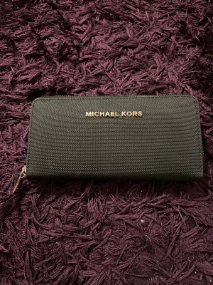 Plånbok  - Fin plånbok i ny skick säljs pågrund av ej används 