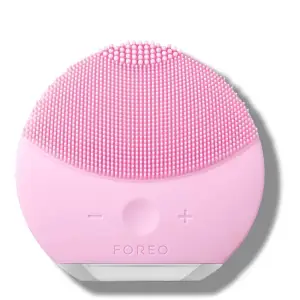 Helt ny foreo luna mini 2. Endast testat laddaren på den för att se så att den funkar! Tveka inte för att skriva privat för mer detaljer eller bilder🥰.  Denna foreo rengör skonsamt huden och passar alla hudtyper🤩.  Nypris: 1350kr Pris kan sänkas!💓