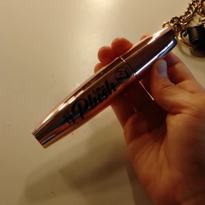 Mascara - En svart mascara från normal den är inte klumpig eller ngt